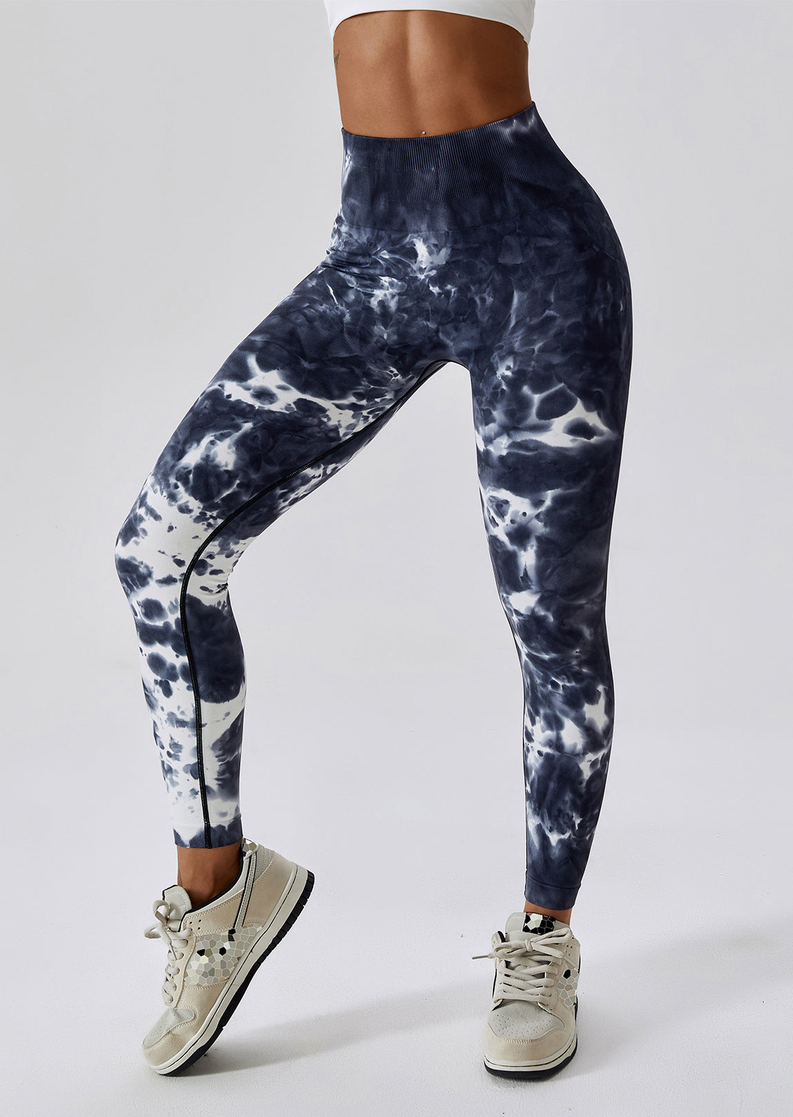 SMOKY BLACK SCRUNCH LEGGINGS