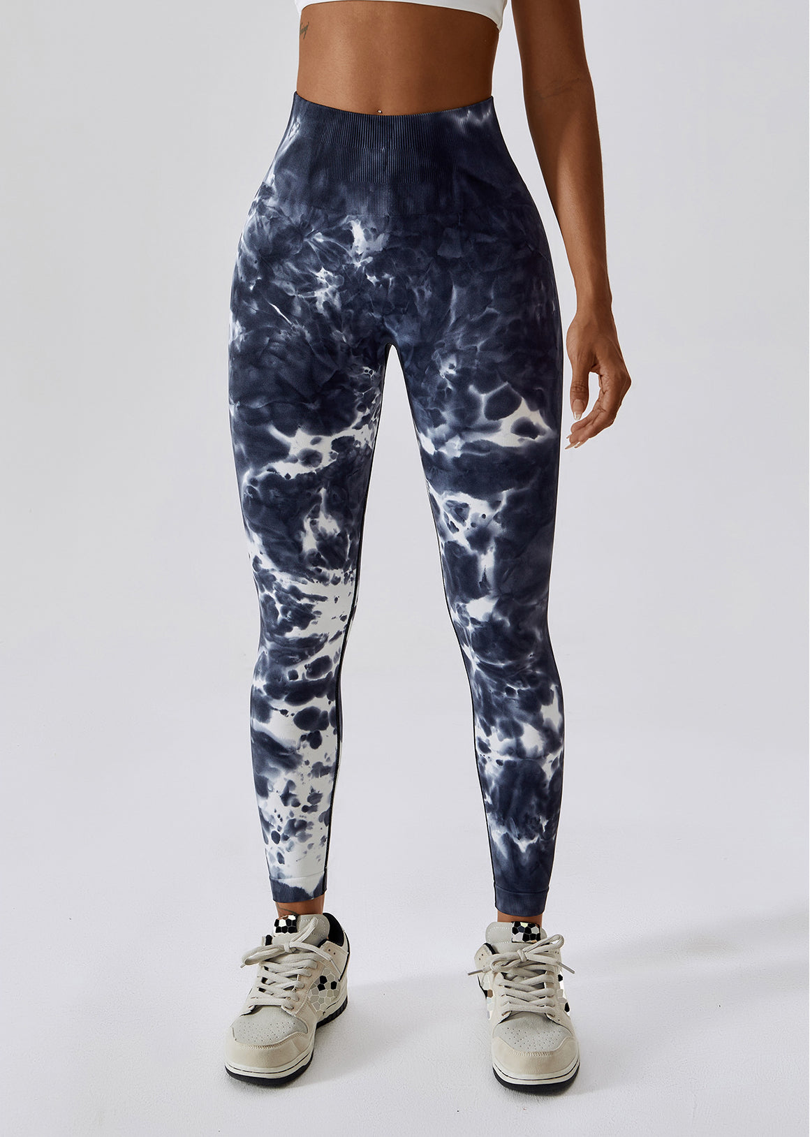 SMOKY BLACK SCRUNCH LEGGINGS